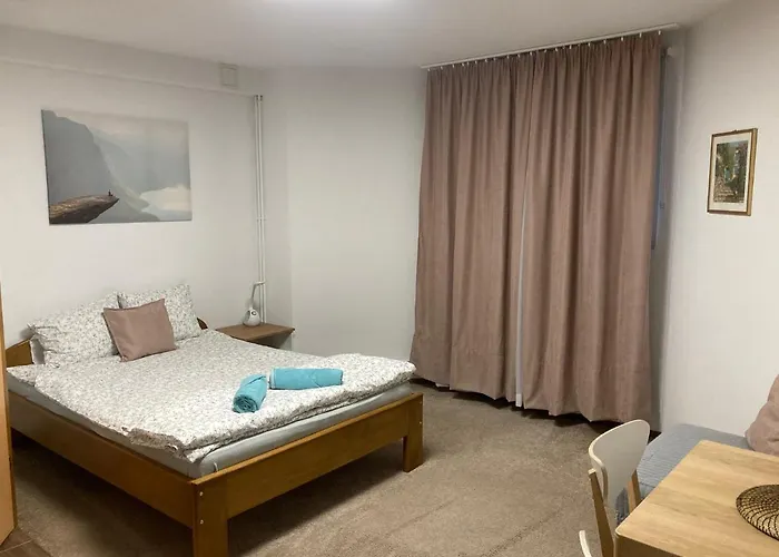 Underground בית אירוח