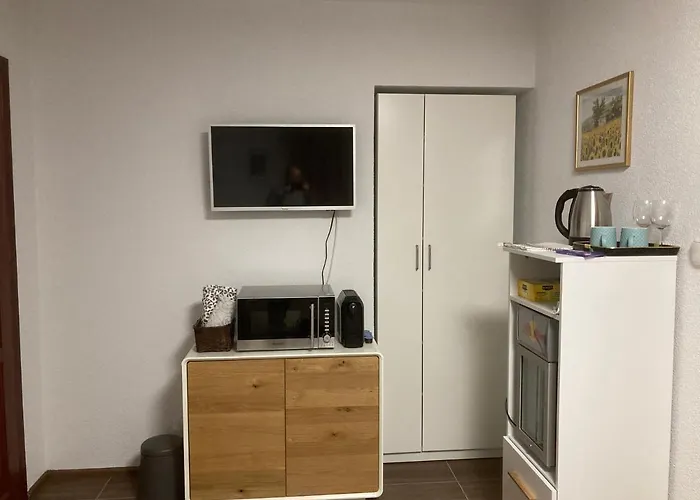 Underground בית אירוח *